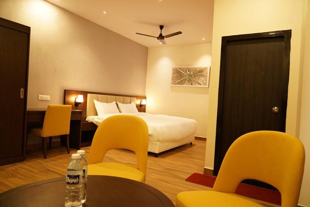 Hotel D Dev Vijayawada Ngoại thất bức ảnh