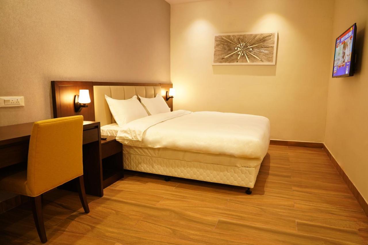 Hotel D Dev Vijayawada Ngoại thất bức ảnh